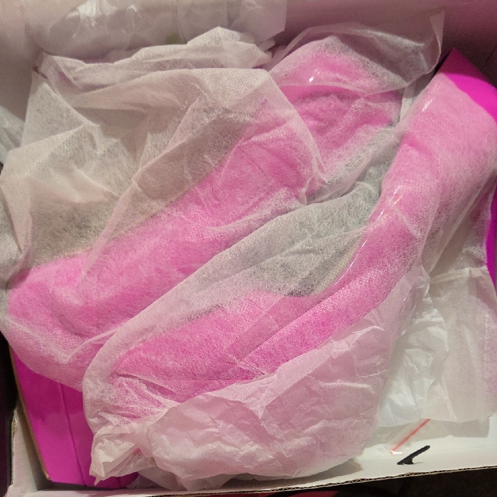 Barbiecore Hot Pink Patent Leather Platform Pumps From Fashion Nova - Picture 7 of 8